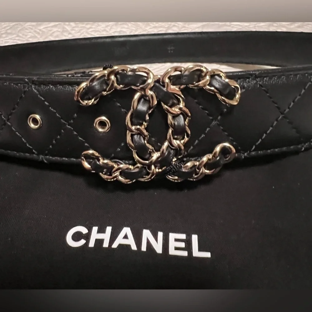 - CHANEL BLACK QUILTED 💥 CC LOGO GOLD BUCKLE BELT NEW size 85